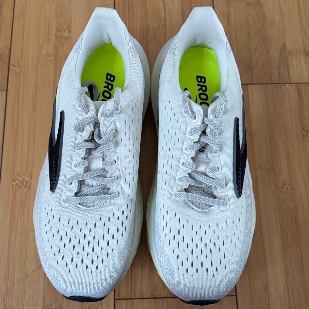 Brooks White and Black Athletic Shoes - Picture 4 of 9
